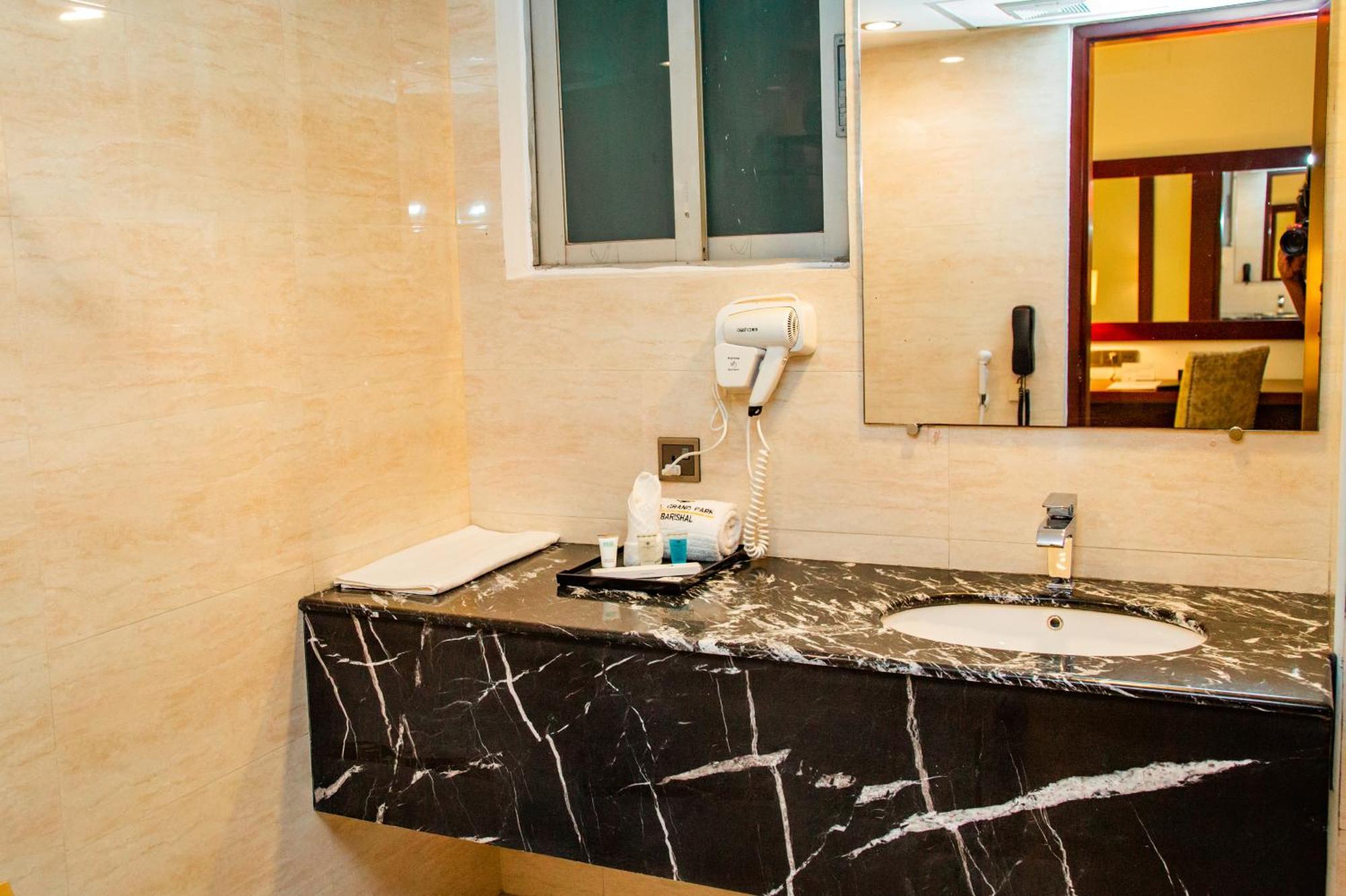 Hotel Grand Park Barishal Екстериор снимка